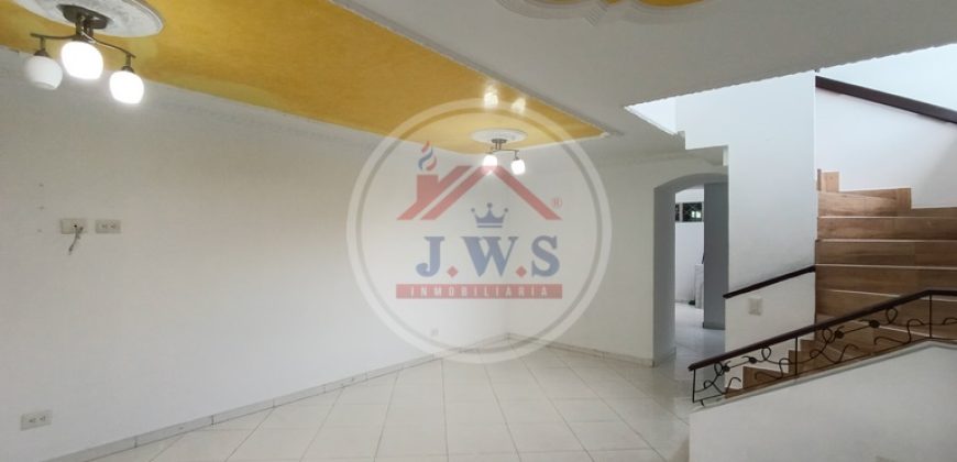 CASA ARRIENDO