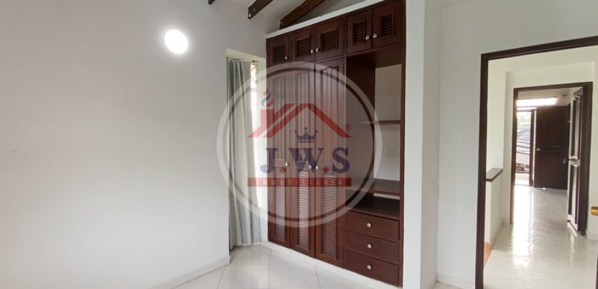 CASA ARRIENDO